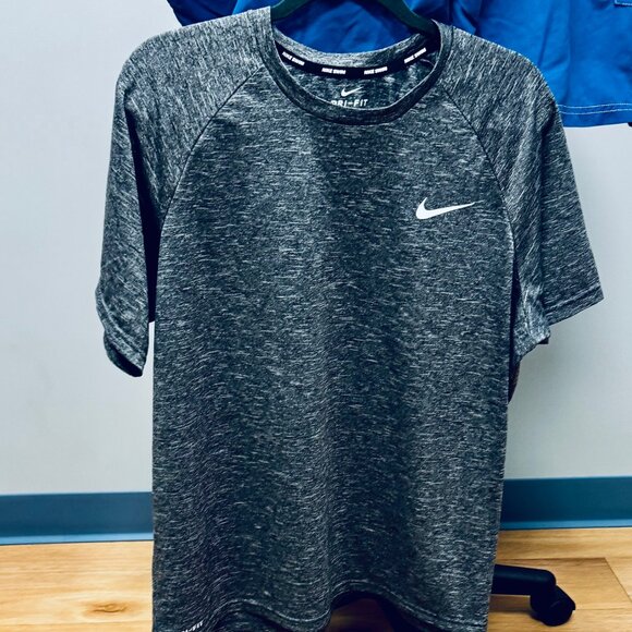 NIKE MENS [UPF40]  SWIM HYDROGUARD DRI FIT T-SHIRT - Picture 3 of 6